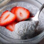 Pudding de chia aux fraises frais et sain.